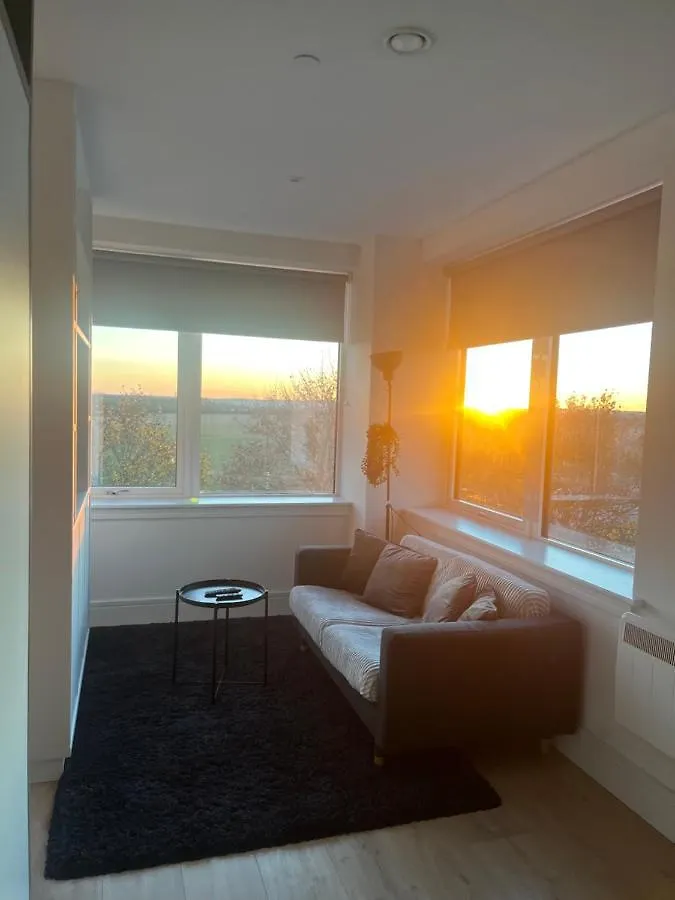 Apartment Aeropartment & Aerotel, London Heathrow Airport, Terminal 4, Ev Stations & Cheap Parking On Site! Hillingdon
