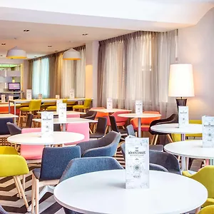 Ibis Styles London Heathrow Airport מלון